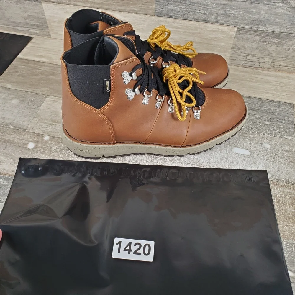 Danner Vertigo 917 Mens Hiking Shoes‎ Sz 8.5 Brown Lace Up Mid Top Waterproof